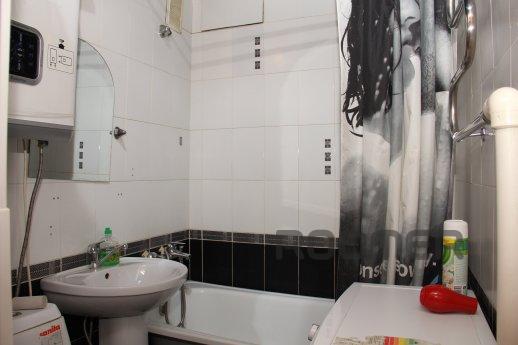 Stylish apartment in the city center, Karaganda - apartment by the day