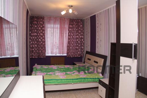 Excellent 3-bedroom apartment yoh, Karaganda - apartment by the day