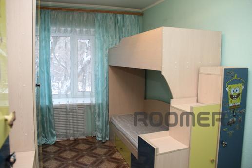 Excellent 3-bedroom apartment yoh, Karaganda - apartment by the day