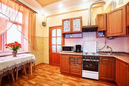 A good apartment not far from the Opera, Lviv - apartment by the day