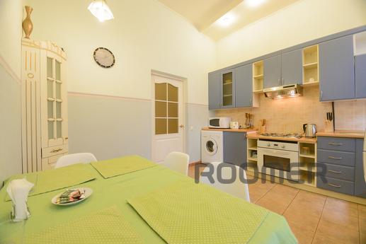 3-bedroom apartment in the heart of Kiev, Kyiv - apartment by the day