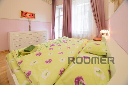 3-bedroom apartment in the heart of Kiev, Kyiv - apartment by the day
