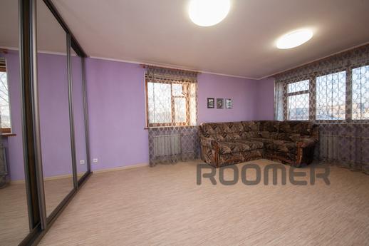 Bright studio in the city center, Krasnoyarsk - apartment by the day