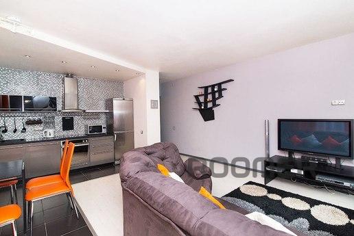 2-bedroom spacious apartment. Near all transportation. To ge