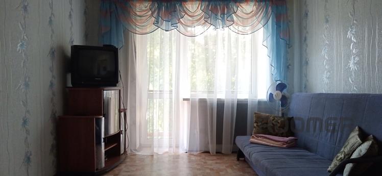2 bedroom apartment for rent, Kamenskoe (Dniprodzerzhynsk) - apartment by the day