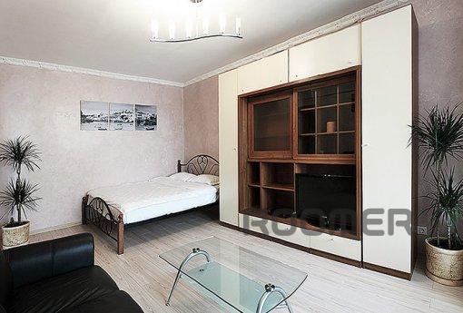 Сдаю посуточно. Рядом ТЦ Ереван плаза. Очень светлая квартир