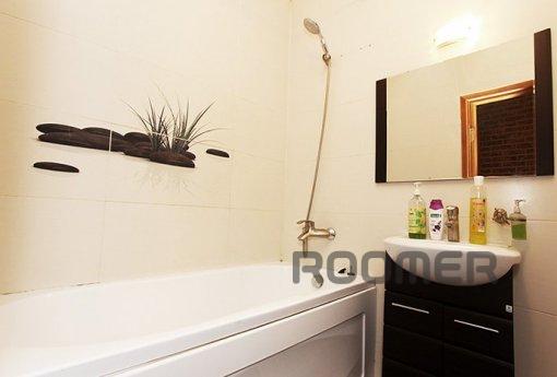 Сдаю посуточно. Рядом ТЦ Ереван плаза. Очень светлая квартир