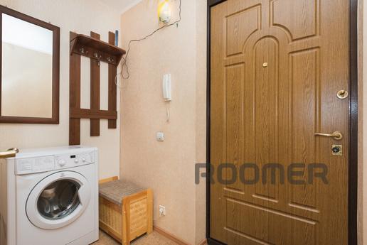 Marin Dom Na Vostoshnoy 72, Yekaterinburg - apartment by the day