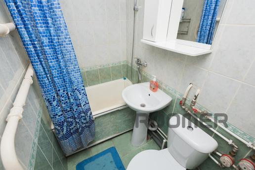 Marin Dom Na Vostoshnoy 72, Yekaterinburg - apartment by the day