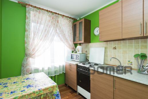 Marin Dom Na Vostoshnoy 72, Yekaterinburg - apartment by the day