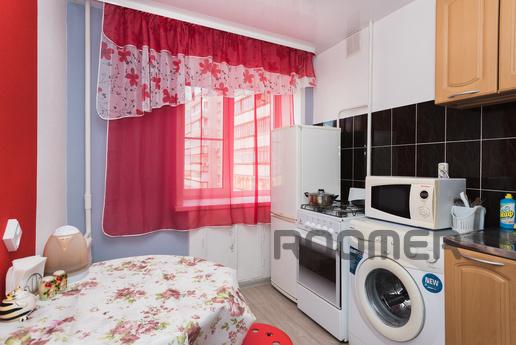 Marin Dom na Sheynkmana 45, Yekaterinburg - apartment by the day