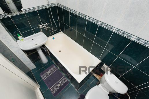 Marin Dom na Sheynkmana 45, Yekaterinburg - apartment by the day