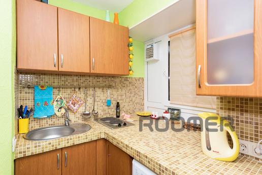Compact studio apartment in the center, Yekaterinburg - apartment by the day