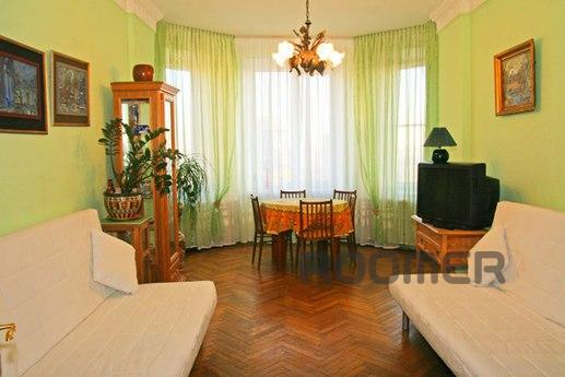 Spacious two-bedroom apartment in the center of Moscow surre