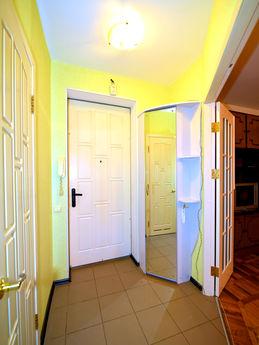 Nice 1 bedroom apartment in the center, Волгоград - квартира подобово