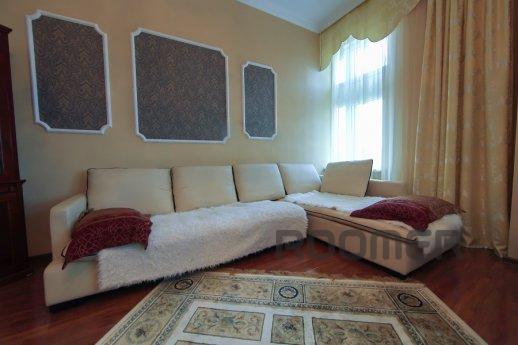 The apartment is located in the heart of the Left Bank, the 