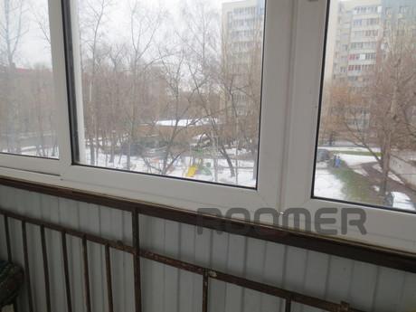 Bright and warm 2-bedroom apartment, Moscow - apartment by the day