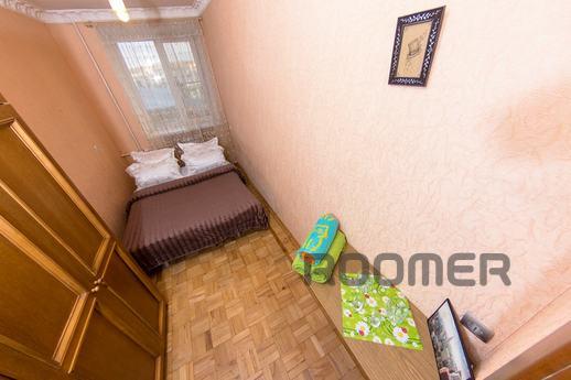 In the center of Rostov 3-room apartment, Rostov-on-Don - apartment by the day