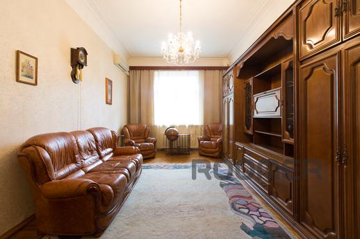 2 bedroom apartment for rent, Москва - квартира подобово