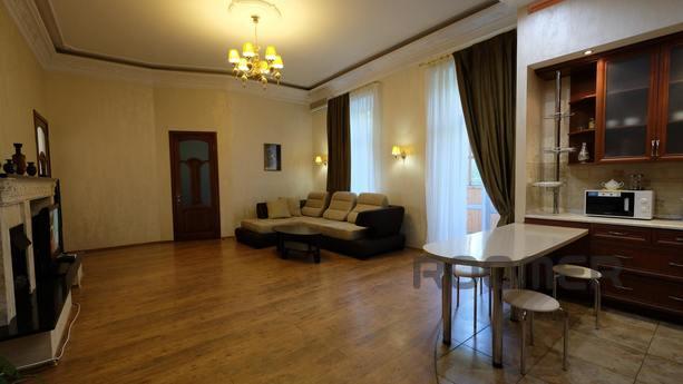 3 кімнатна квартира в аренду, Київ - квартира подобово