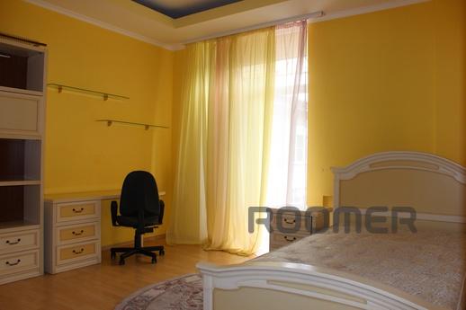 3k luxury in the quiet center, Kharkiv - apartment by the day