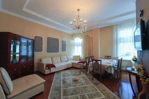 2 bedroom apartment on Kunaeva 12/2, Astana - apartment by the day