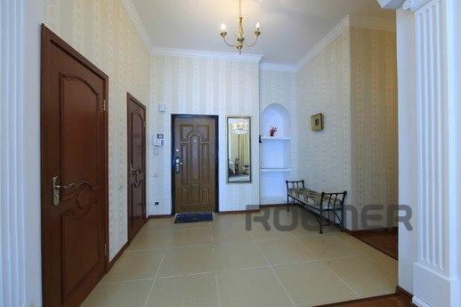 2 bedroom apartment on Kunaeva 12/2, Astana - apartment by the day