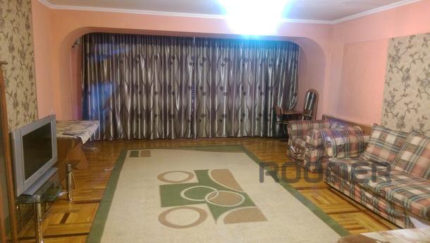 Comfortable 3-bedroom apartment, Алмати - квартира подобово
