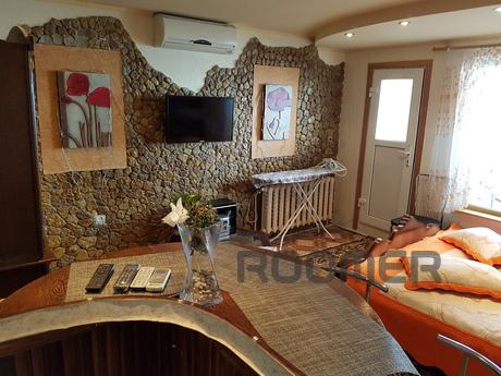 a small cottage with sea view, Odessa - apartment by the day