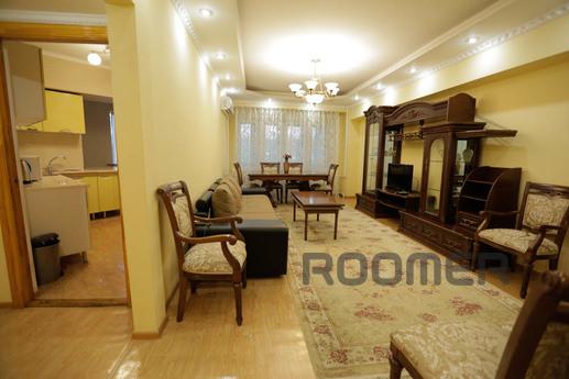 Lovely apartment in the heart of Almaty, Алмати - квартира подобово