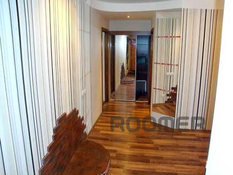 Big and beautiful apartment in Kherson, Kherson - apartment by the day