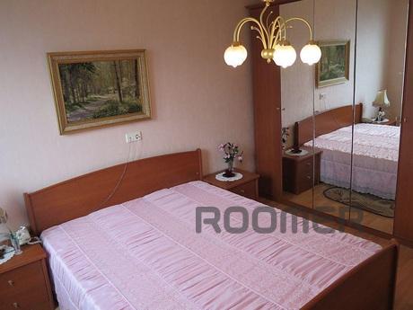 Comfortable spacious apartment is located near the metro sta