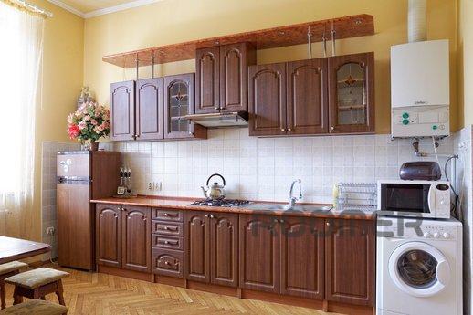 2 bedroom apartment near Market Square, Lviv - apartment by the day