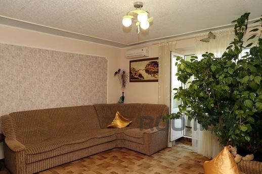 Cozy 1 bedroom apartment by the sea, Berdiansk - apartment by the day