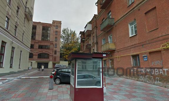 Трикімнатна квартира в центрі, Київ - квартира подобово