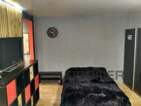 One-bedroom apartment on Gagarin, Yekaterinburg - apartment by the day