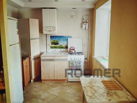 2 bedroom apartment near the sea, Berdiansk - apartment by the day