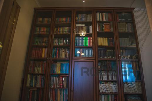 Apartment with a chic library, Астана - квартира подобово