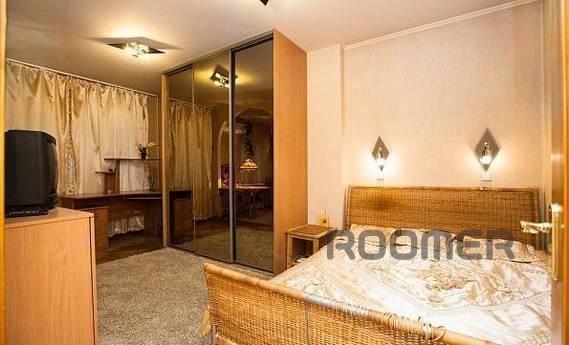 В квартирі зроблений сучасний ремонт. Є двоспальне ліжко. Є 