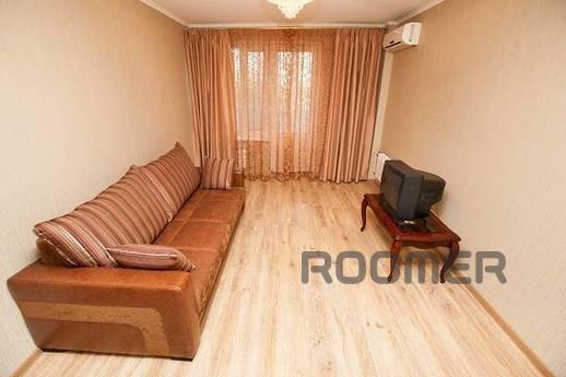 В квартире сделан современный ремонт. Дорогая дубовая мебель