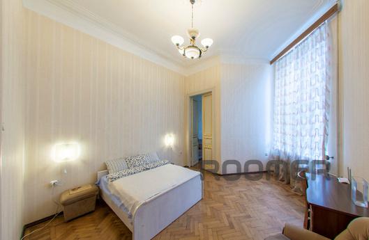 3 bedroom apartment in the center, Odessa - apartment by the day