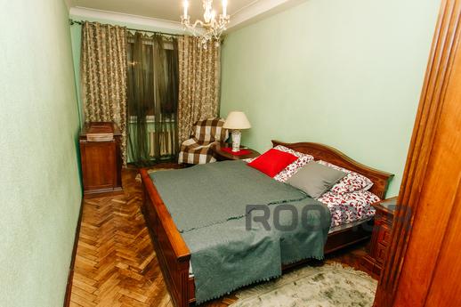 I rent a room in a 3-room apartment. Location: The room is l