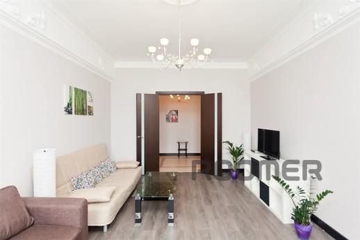 A huge apartment near the metro, Москва - квартира подобово