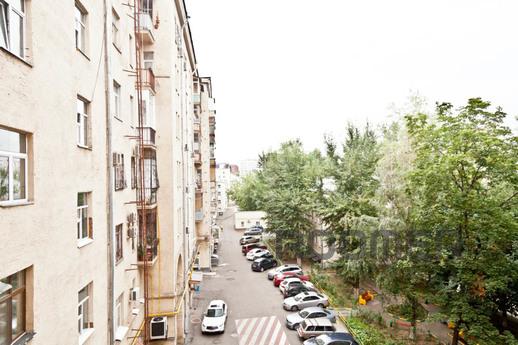 A huge apartment near the metro, Москва - квартира подобово