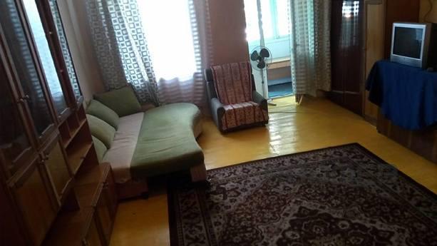 I'll rent a room in a three-room apartment without a landlad