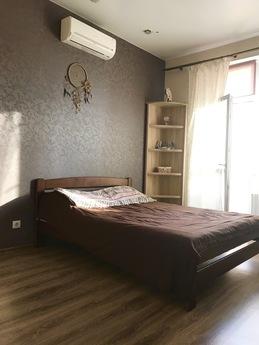 2-bedroom apartment with sea view, Odessa - apartment by the day