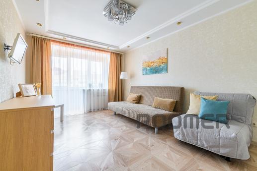 1-bedroom apartment directly opposite the Federal Center. Al