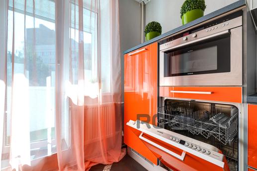 1-room large bright apartment directly opposite the children