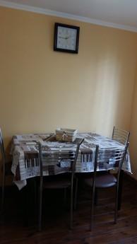 2-room apartment 200 m to the beach, Odessa - apartment by the day