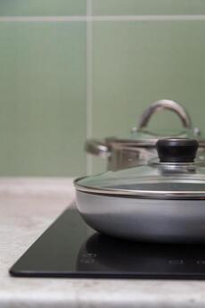 Апартамент расположен в историческом центре Москвы, рядом с 